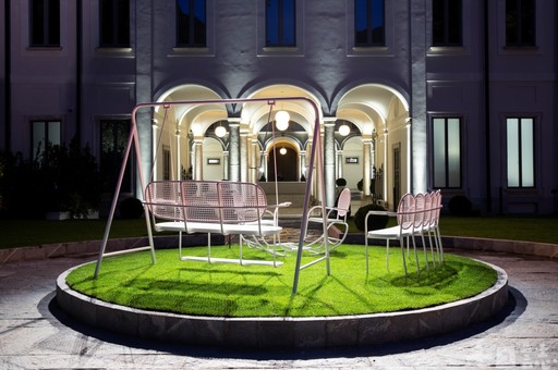 米蘭設計周 17位設計師再造Dior經典圓背椅