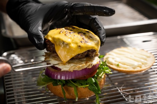 顛覆味覺想像！很台炸漢堡01 Burger、肉多多漢堡FA Burger