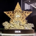 2021最美奢華聖誕櫥窗 跟著華麗Dior環遊世界