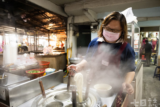 跟著《華燈初上》吃美食 三重隱密小吃攤飄香30年 plus.羅絲媽媽調酒