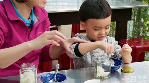 台版SUP開划啦！宜蘭農場童趣體驗 白米養樂多「微酵糀」自己做
