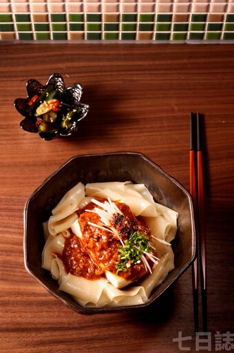 絕美復古空間!浪漫軒担々麺、富玉洋行烘焙 不只美味,還帶著浪漫情懷