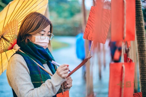 天黑去賞櫻！大台北「夜櫻勝地」點燈 天元宮、內湖三色櫻綻放ing