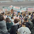 民進黨霸佔主席台 藍批是綠不民主