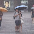 天兔增強為中颱侵台 15日東部慎防大雨