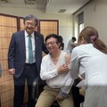 新冠將進入高峰 立委帶頭施打疫苗