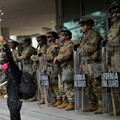 美國抗議未停歇 副總統帶漢堡勞軍