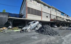 光復災民住教會 難洗澡排隊領熱食