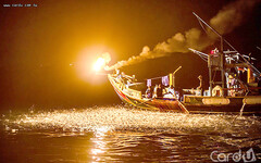 出海夜賞金山蹦火船 愛情許願池浪漫台南