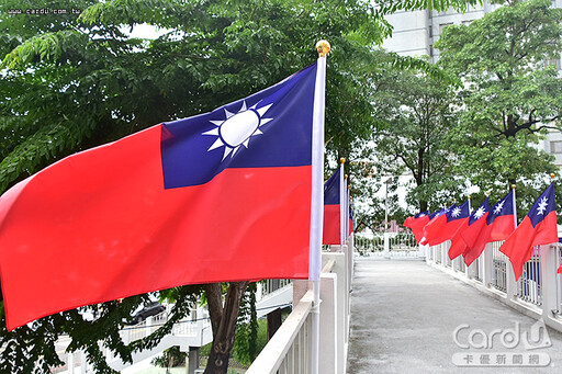 台北國慶升旗親子派對 晚會在台中焰火在南投