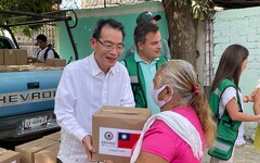 駐墨西哥代表鄭正勇主持我國賑濟葛瑞羅州遭受歐蒂斯風災家戶計畫贈交儀式