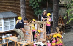 觸口自然教育中心兒童節木工營 打造舊木新生遊樂場
