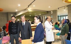 醫學院要建立具有奉獻精神的傳統～考試院院長黃榮村獲邀秀傳醫療體系發表「醫學與人文」專題演講