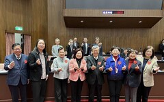國際婦女節 徐佳青與各部會首長響應「為女著紅」活動