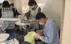 響應「320世界口腔健康日」 衛生局攜手牙醫師公會校園健檢巡迴