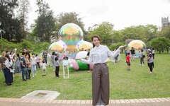 竹市兒童遊藝節開幕首日湧入逾6萬5千人次！ 高市長：連假就來新竹公園與日本泡泡龍「巴比」同樂