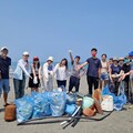 學生用法語探討海洋塑膠汙染 文藻辦淨灘工作坊