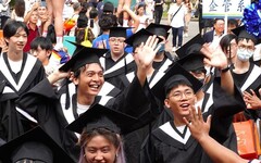 中華大學畢典 校長以AI巨擘勉勵畢業生「成就更好的自己」！