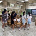 竹市海外青年英語服務營 國際青年志工帶領孩子體驗沉浸式英語學習
