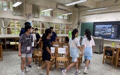 竹市海外青年英語服務營 國際青年志工帶領孩子體驗沉浸式英語學習