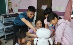史懷哲營隊在長安 南大打造未來資通訊應用人才的培育平台