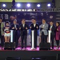 中華大學點燈喜迎2025！ 學生、藝人輪番互尬表演 炒熱夜晚氣氛