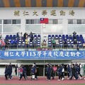 辣個男人厲害了！ 藍易振校長跆拳單手破板 輔大校慶運動會園遊會 熱鬧展開