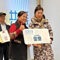 陸配年過60再進修成浴火鳳凰 華梵美術系碩士生洄瀾美展摘金獎