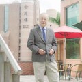 高齡90歲氣象主播李富城重拾書本 選擇世新大學碩專班助力實現學術夢