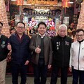 蛇年到迎新春！邱臣遠代理市長除夕夜發放開運小紅包 與市民一同參香祈福