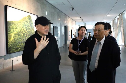亞大現代美術館，舉辦「時間的雅歌」葉子奇首場個展