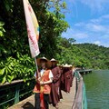 靈鷲山大悲閉關繞湖持咒 地球日和平鐘響祈願永續