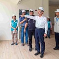 翁章梁視察布袋公共托嬰中心工程進度