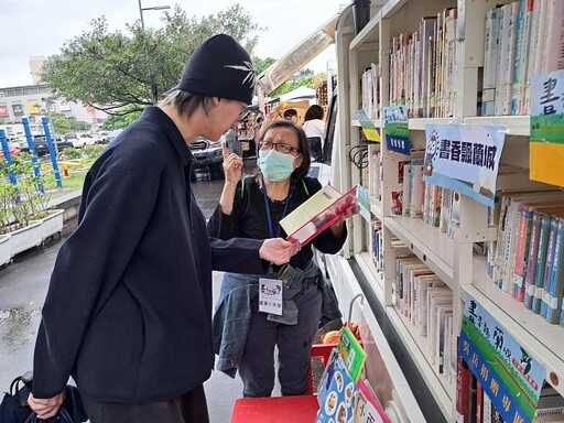 宜蘭縣行動書車開進蘭陽海岸!閱讀×淨灘×藝術 打造最潮海洋環保派對