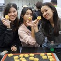 大葉大學國際學生動手做鳳梨酥 體驗台灣文化