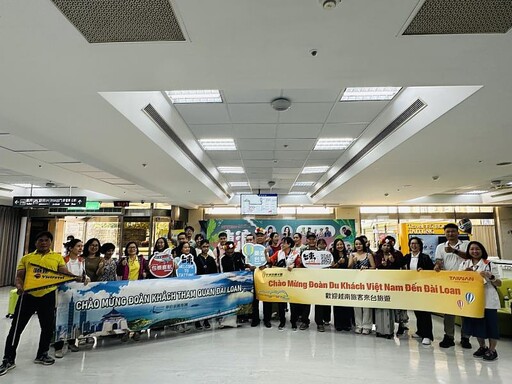 台東—越南2直航包機 431旅客今抵達 採果池上慢車樂歡喜遊台東