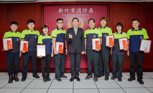 阿嬤跳舞突倒地OHCA 竹市消防局現場2次電擊成功搶救 邱臣遠代理市長:以專業救護守護市民