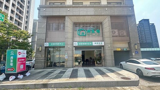 桃園共生宅全台首創「AI長照」 推出「機器人小秘書」