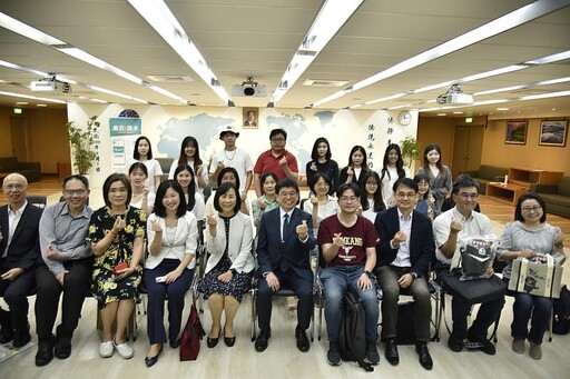 淡江大學師生拜訪僑委會 期許臺灣人才參與海外僑務