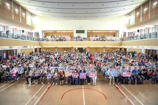 媽媽我愛你!溫馨5月竹市表揚168位模範母親 代理市長邱臣遠感謝母親堅韌奉獻
