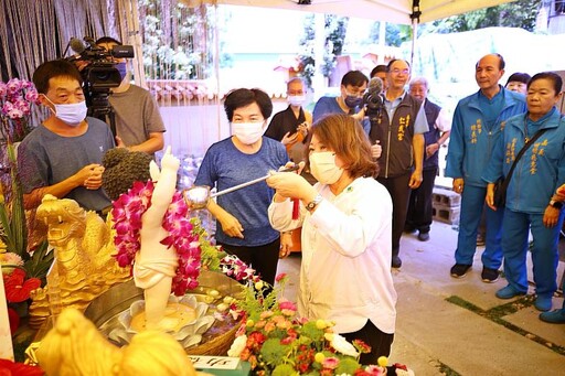 圓福寺慶祝佛誕節 黃敏惠市長浴佛祈福
