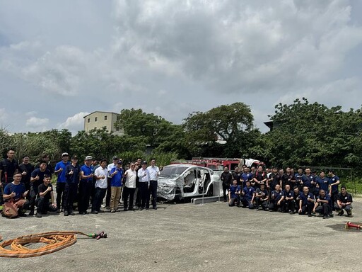 國內首創!新北消防挑戰未來 電動車全尺寸實火應變演練
