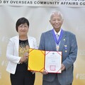 僑務諮詢委員王哲男搭建臺日交流橋樑 徐佳青頒贈海華榮譽獎章