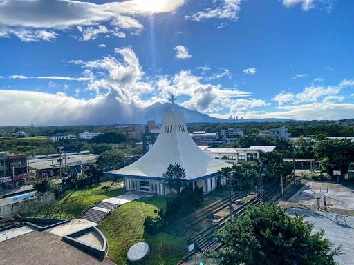 加羅林魚木花海美翻天 聖約翰科大影像之旅感動人心