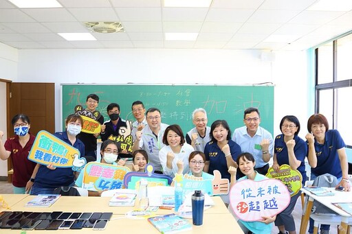 114年國中教育會考登場 黃敏惠市長巡視考場為考生加油打氣