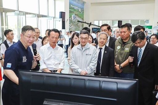 行政院長卓榮泰視察亞洲無人機AI創新應用研發中心