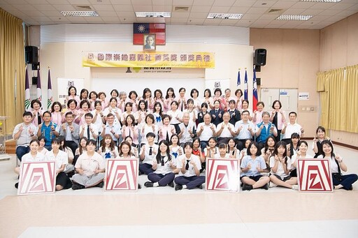 國際崇她嘉義社精英獎頒獎典禮 44位學子脫穎而出 黃敏惠市長期勉勇敢逐夢 回饋社會
