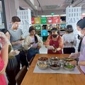 東華大學社會責任行動中心舉辦手作香粽體驗—國際生實際參與端午節慶文化