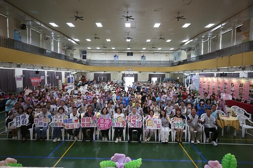 嘉市歡慶國際家庭日「嘉」人有「愛」、幸福常在 黃敏惠市長表揚11位優秀學子