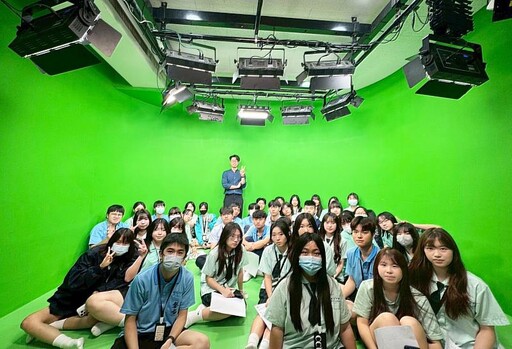 文化大學新聞傳播營帶領高中生開啟傳播之旅 三立電視台主播鄧崴親臨指導